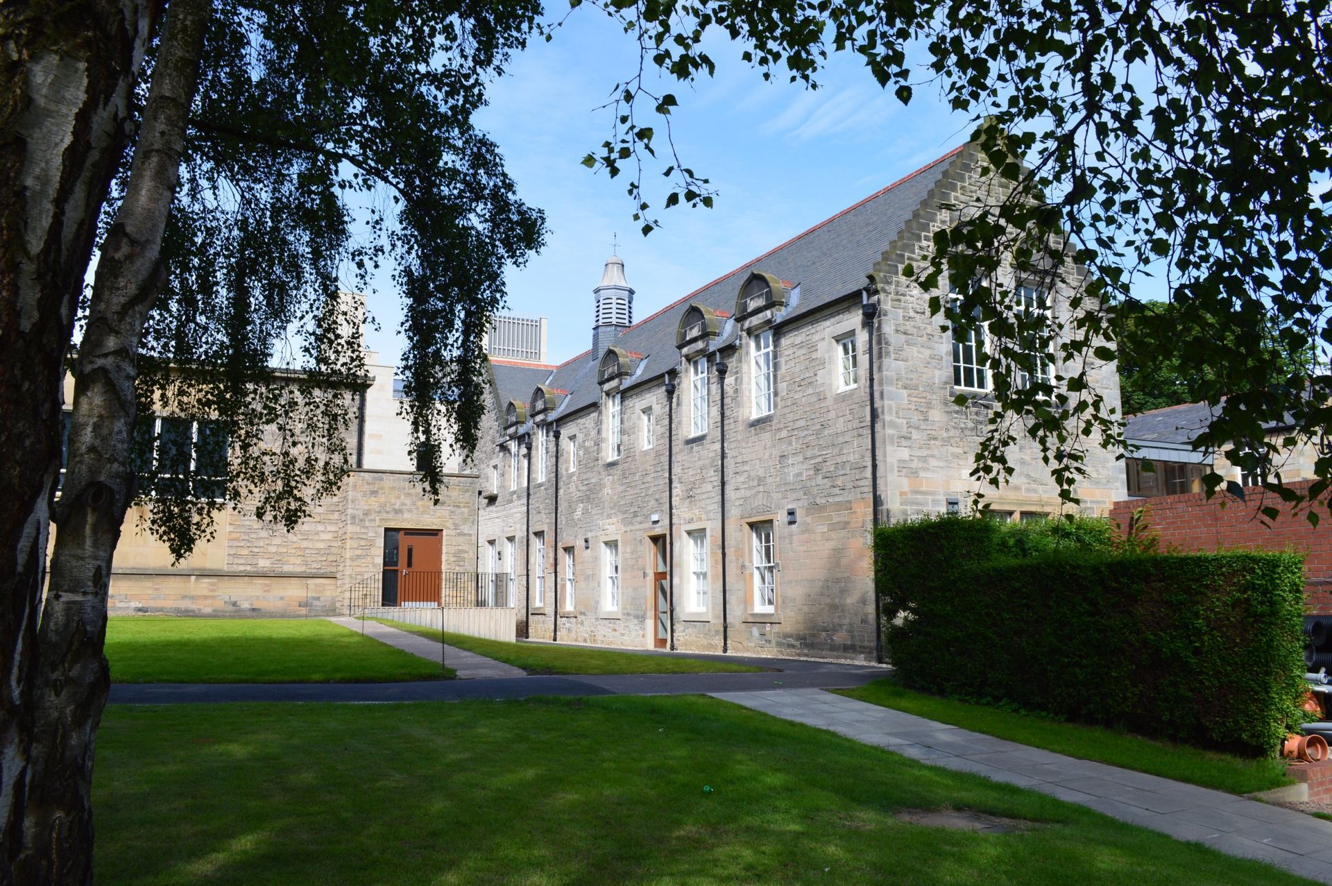 Image of old Spens from the back